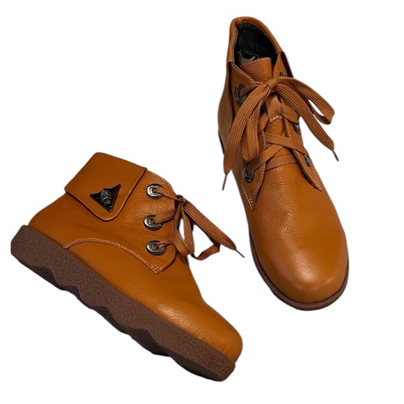 Women's Tan Light Brown Pebbled Leather Lace Up Ankle Harley Moto Boots RARE